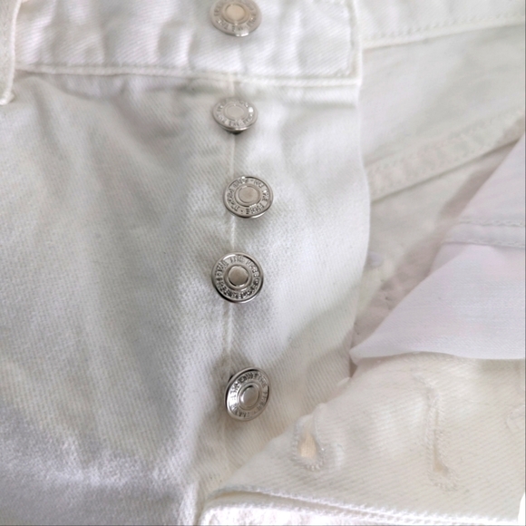 We The Free White Distressed Shorts .. Size 25 - Picture 3 of 10